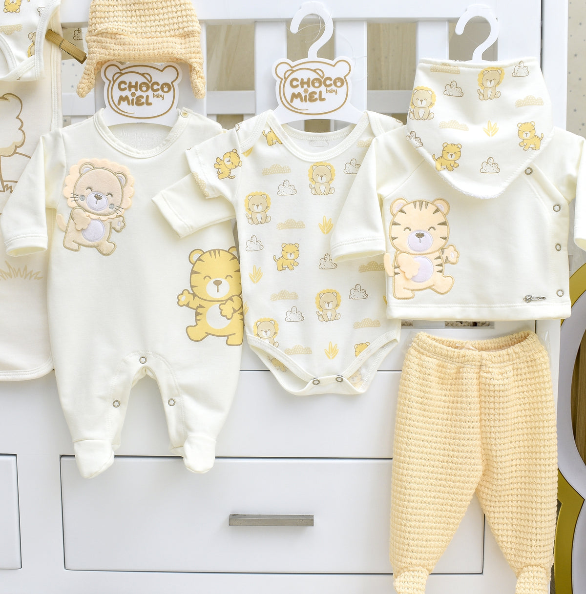 Primer Día León y Tigre Niño 916